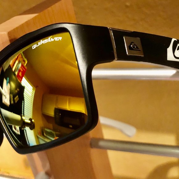 Other - New Quiksilver Sunglass and soft case